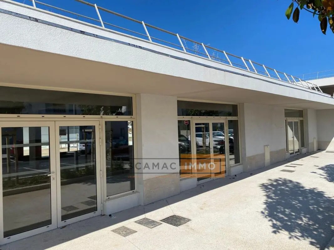 Commerce de détail dans Hyères à louer Photo du bâtiment- Image 1 de 6