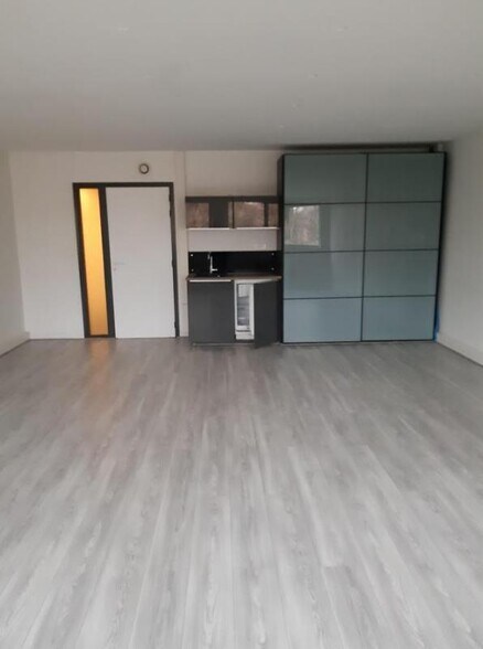 Office in Champs-sur-Marne for lease - Interior Photo - Image 2 of 7