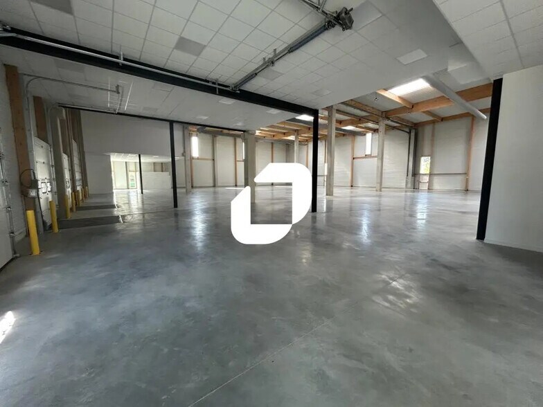 Industrial in Moissy-Cramayel for lease - Interior Photo - Image 3 of 11
