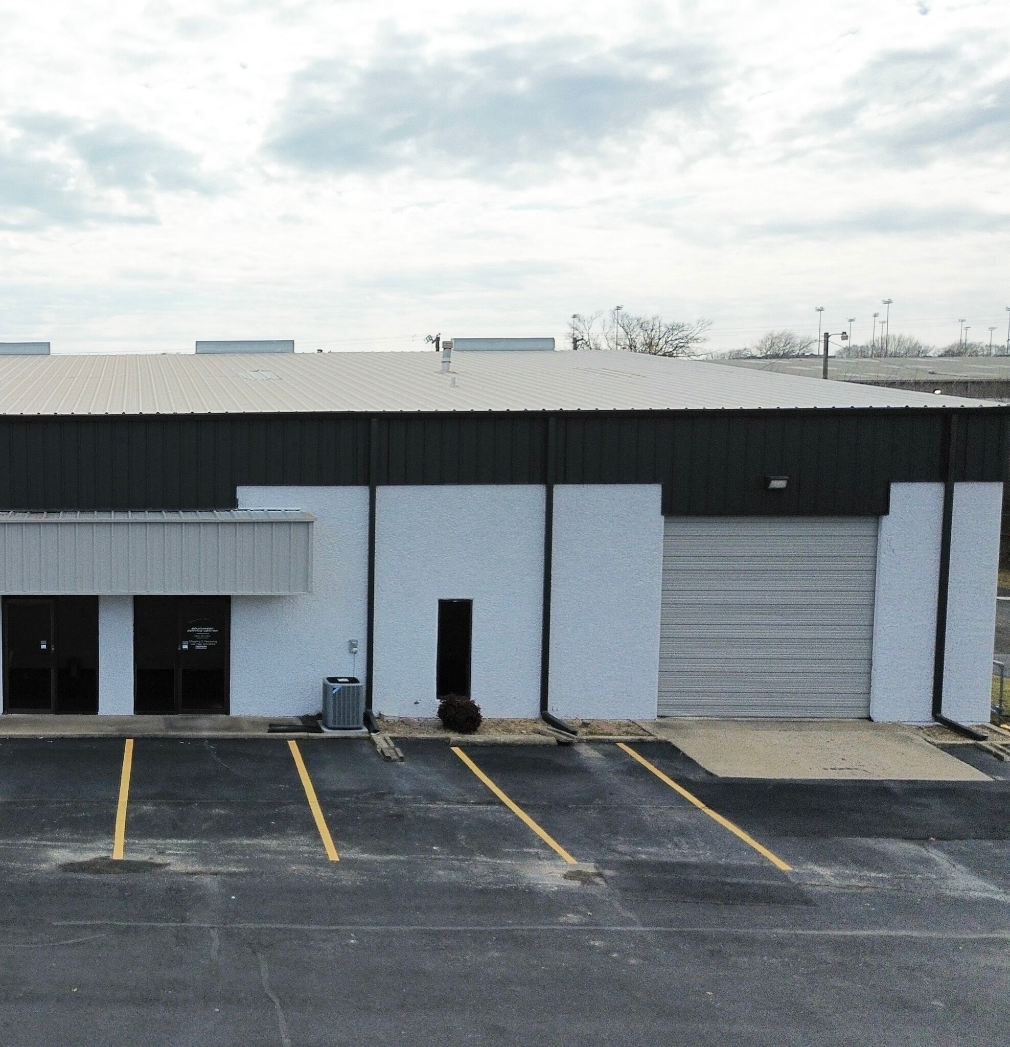 1000-1008 N Commercial Blvd, Arlington, TX à louer Photo du bâtiment- Image 1 de 6