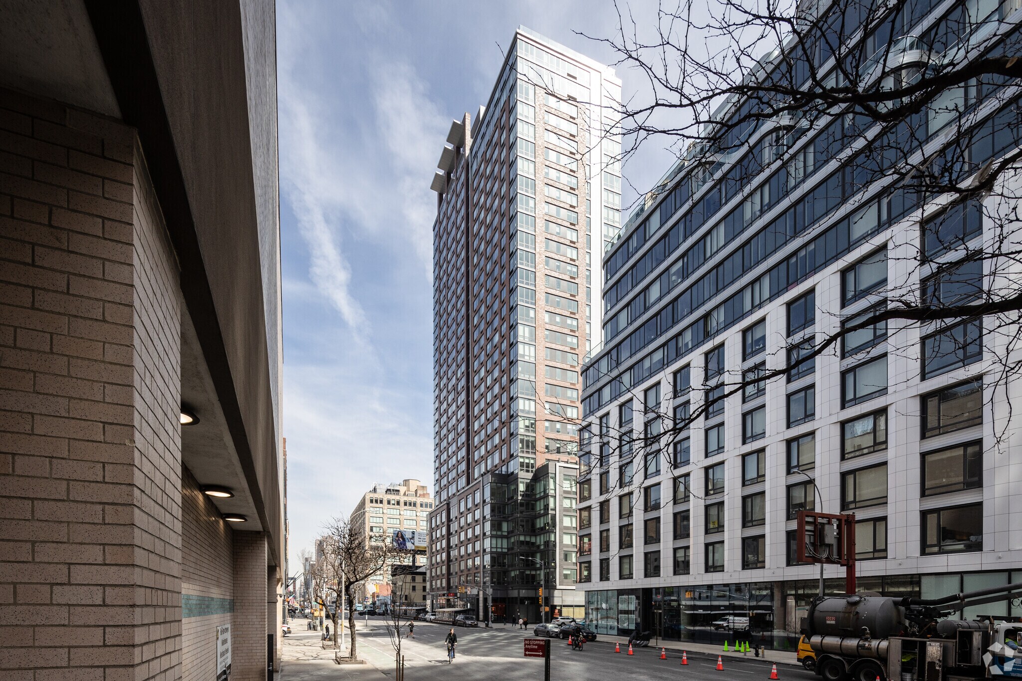 600 11th Ave, New York, NY à louer Photo du bâtiment- Image 1 de 10