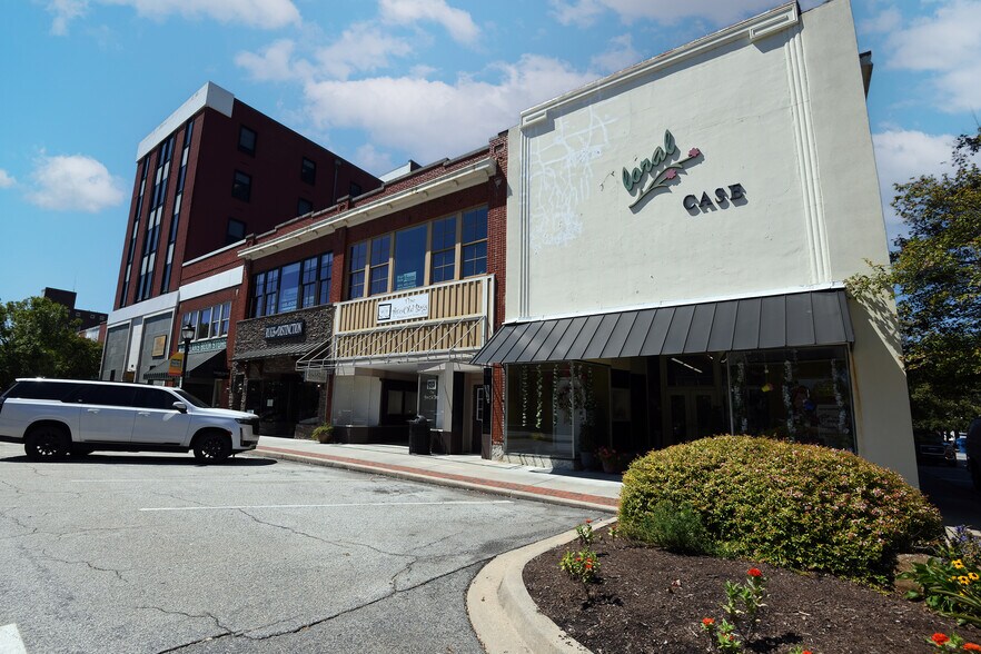 204 Main St N, Greenwood, SC for sale - Primary Photo - Image 1 of 8