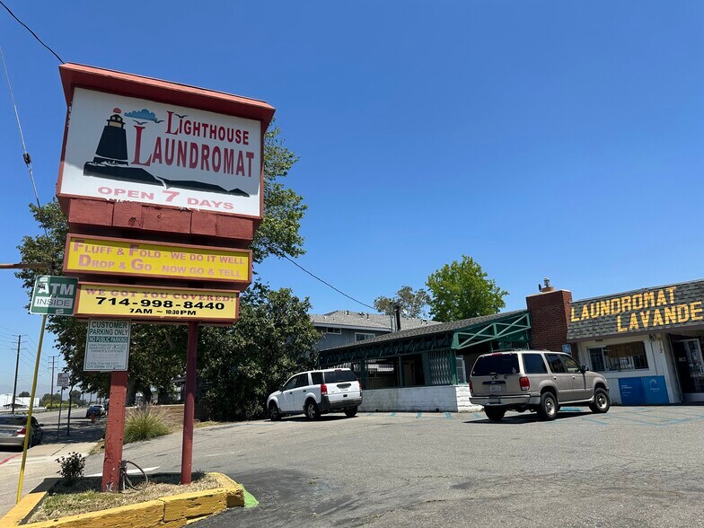 2117 Orange Olive Rd, Orange, CA à vendre - Photo du bâtiment - Image 3 de 7