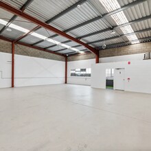 63 Randall St, Slacks Creek for lease Interior Photo- Image 2 of 11