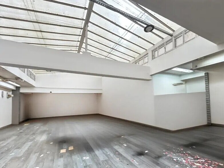 25 Rue Richard Lenoir, Paris for lease - Interior Photo - Image 2 of 6