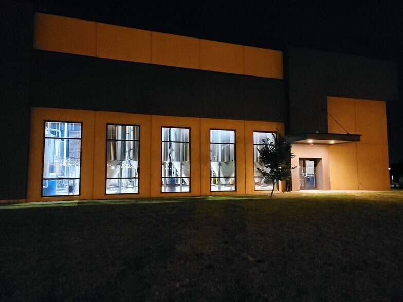 572 Brewery Ln, Bourbonnais, IL à vendre - Photo du bâtiment - Image 2 de 13