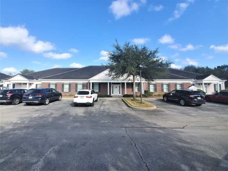 1341 Providence Rd, Brandon, FL for lease - Primary Photo - Image 1 of 38