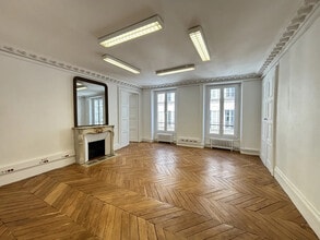 33 Rue Godot De Mauroy, Paris for lease Interior Photo- Image 1 of 8