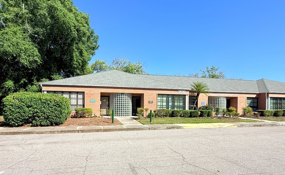 3830 Tampa Rd, Palm Harbor, FL à vendre - Photo du bâtiment - Image 1 de 12