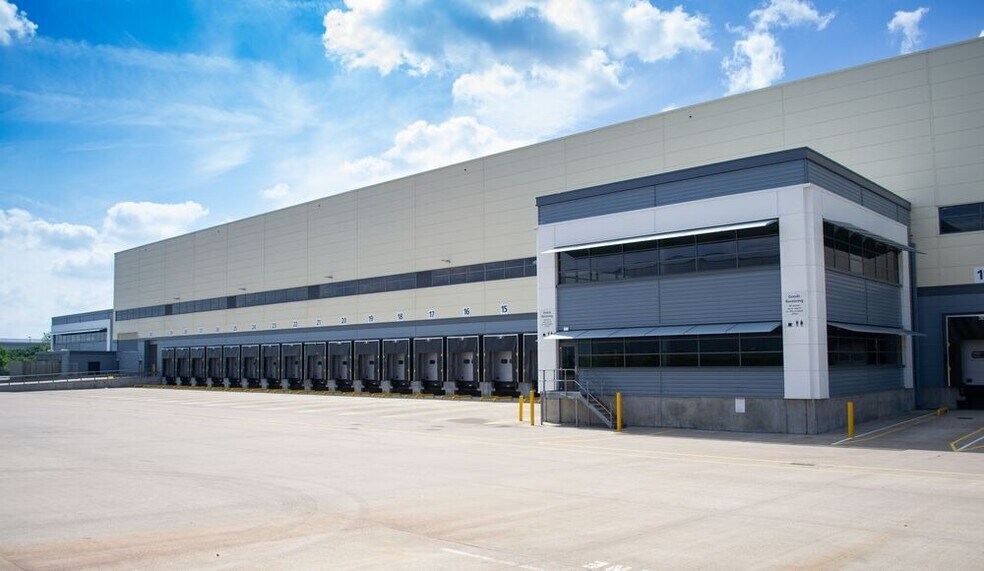 5 Castle Mound Way, Rugby à vendre - Photo du bâtiment - Image 3 de 11