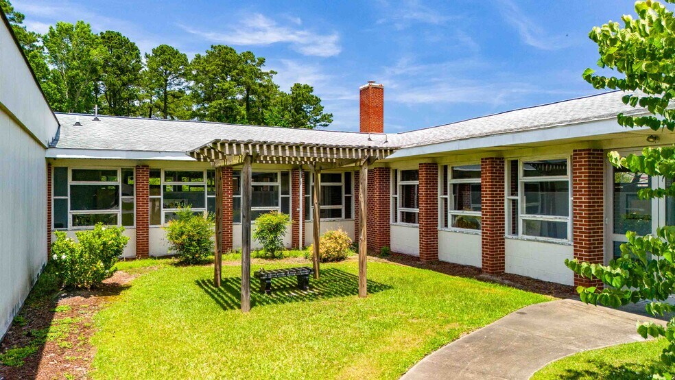 206 Miller Blvd, Havelock, NC à vendre - Photo du bâtiment - Image 3 de 7