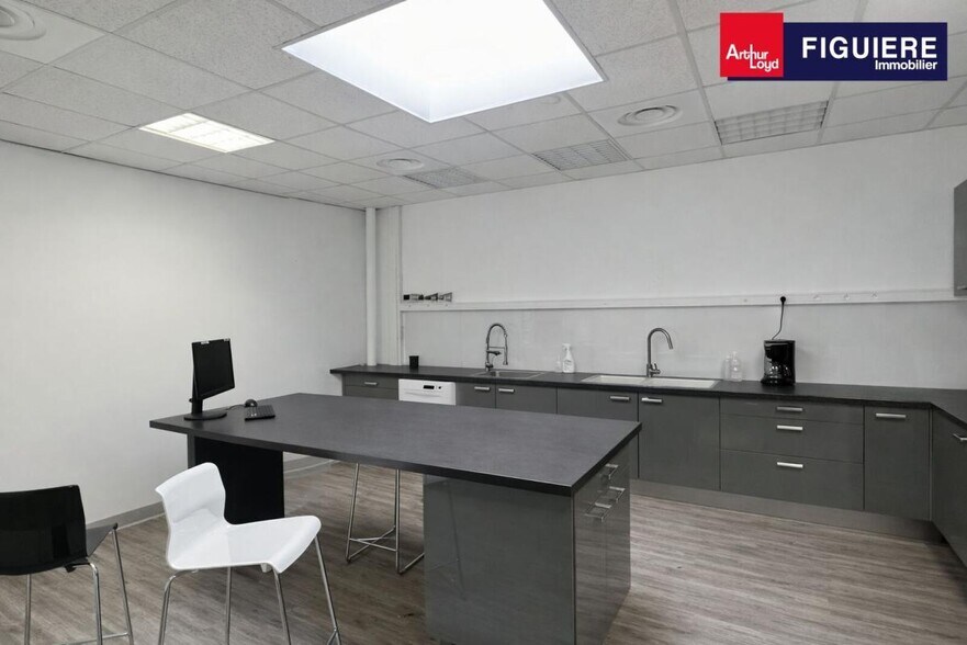 415 Rue Claude Nicolas Ledoux, Aix-en-Provence à louer - Photo du bâtiment - Image 3 de 40