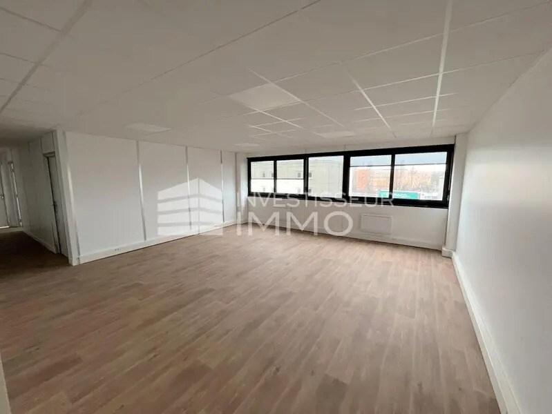 Office in Wissous for lease Interior Photo- Image 1 of 4
