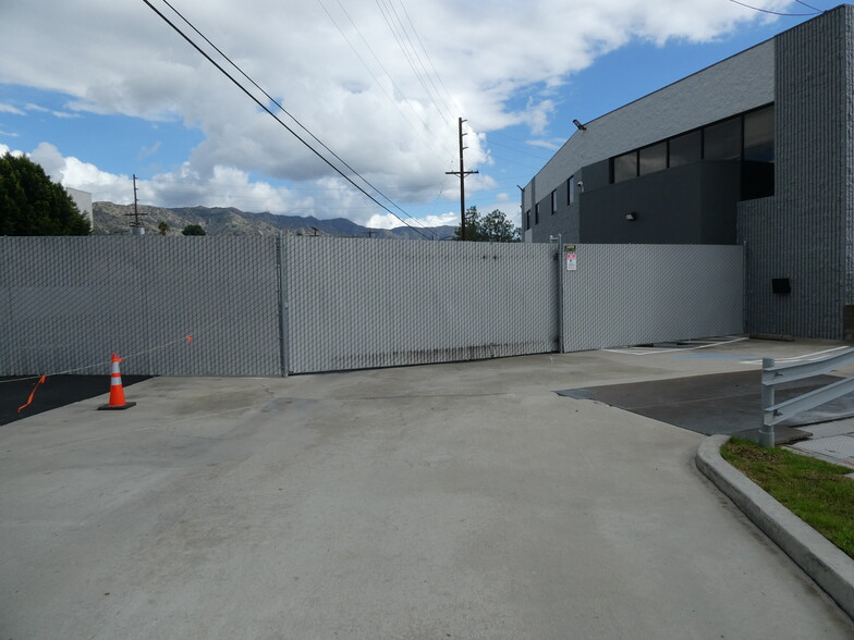3500 N San Fernando Blvd, Burbank, CA for lease - Building Photo - Image 3 of 36