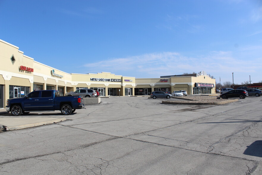 507-579 SE Melody Ln, Lees Summit, MO for lease - Building Photo - Image 3 of 7