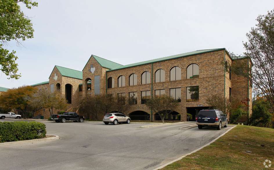 1933 NE Loop 410, San Antonio, TX à vendre - Photo du bâtiment - Image 1 de 11