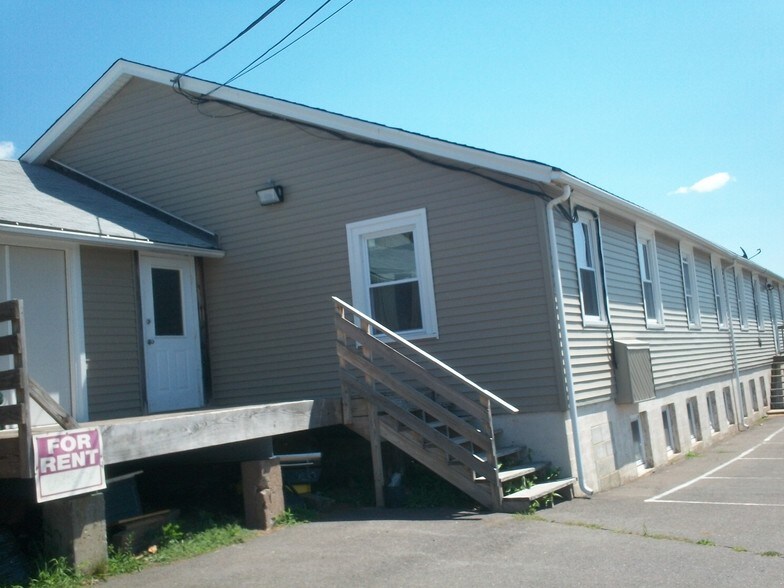 47-50 Plantation Rd, Broad Brook, CT à louer - Photo du bâtiment - Image 2 de 11