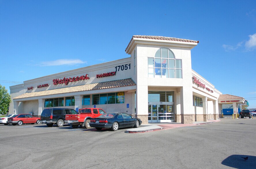 17051 Bear Valley Rd, Hesperia, CA à vendre - Photo du bâtiment - Image 2 de 3