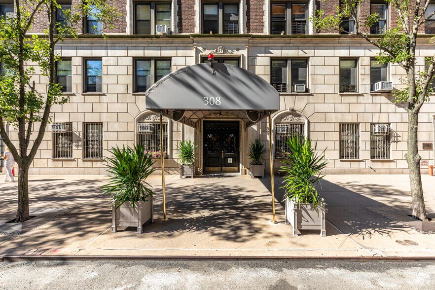 302-318 E 79th St, New York, NY for sale - Building Photo - Image 3 of 4