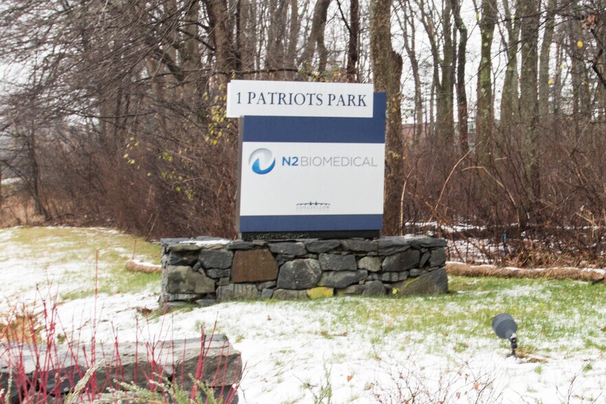 1 Patriots Park, Bedford, MA à louer - Photo du bâtiment - Image 3 de 6