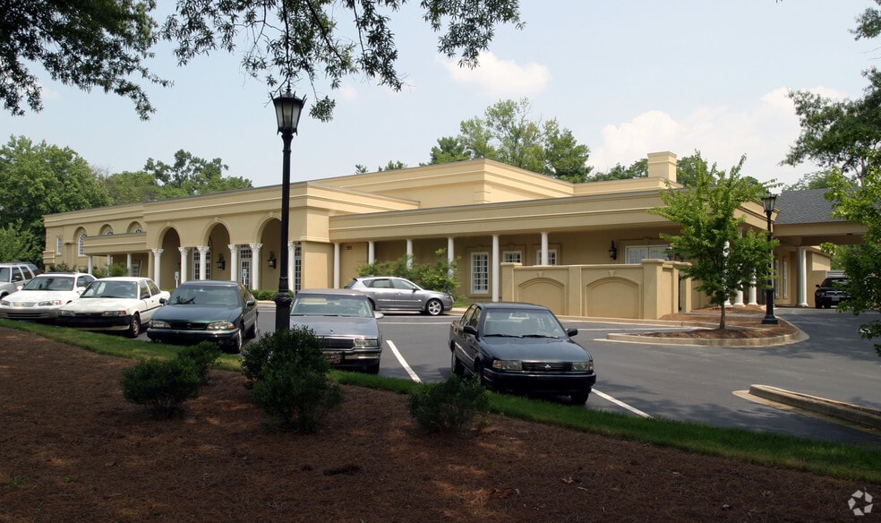 333 S Pine St, Spartanburg, SC à louer - Photo du bâtiment - Image 2 de 9