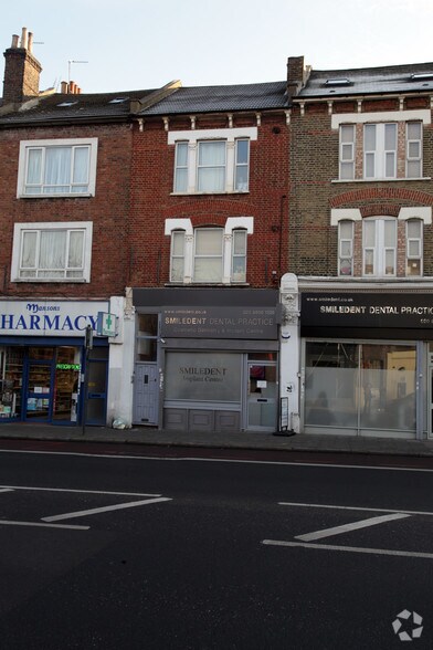 106 High Rd, Londres à vendre - Photo du bâtiment - Image 2 de 10