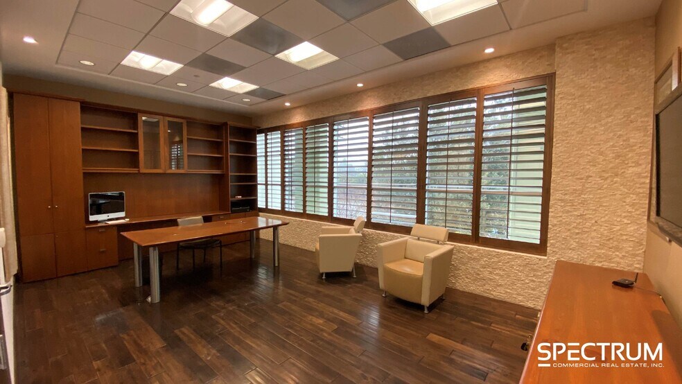 19835-19839 Nordhoff St, Northridge, CA à louer - Photo intérieure - Image 3 de 13