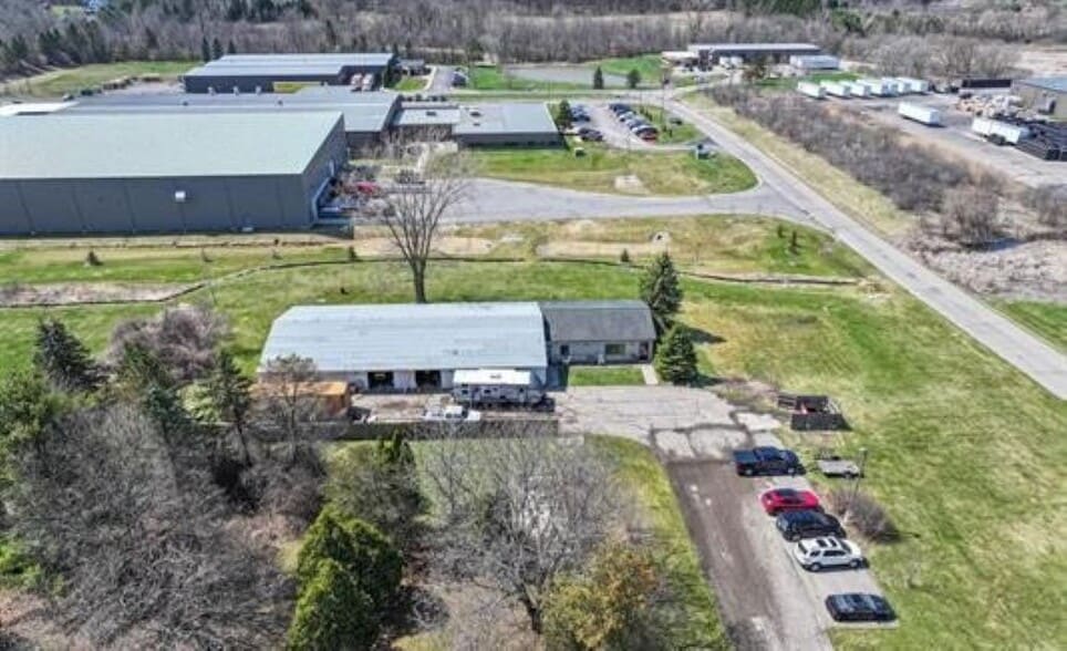 10460 N Holly Rd, Holly, MI for sale - Primary Photo - Image 1 of 6