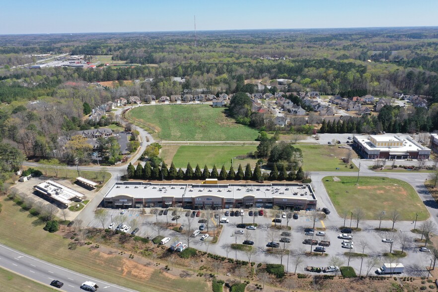 38 Carriage Oaks Dr, Tyrone, GA for lease - Building Photo - Image 3 of 8