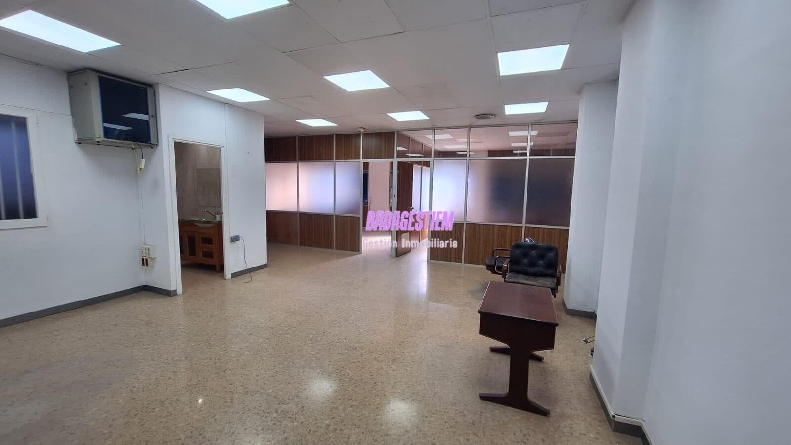 Bureau/Commerce de détail dans Badalona, Barcelona à louer Photo intérieure- Image 1 de 15