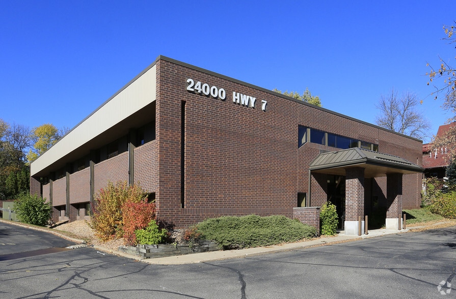 24000 Hwy 7, Shorewood, MN for lease - Primary Photo - Image 1 of 2