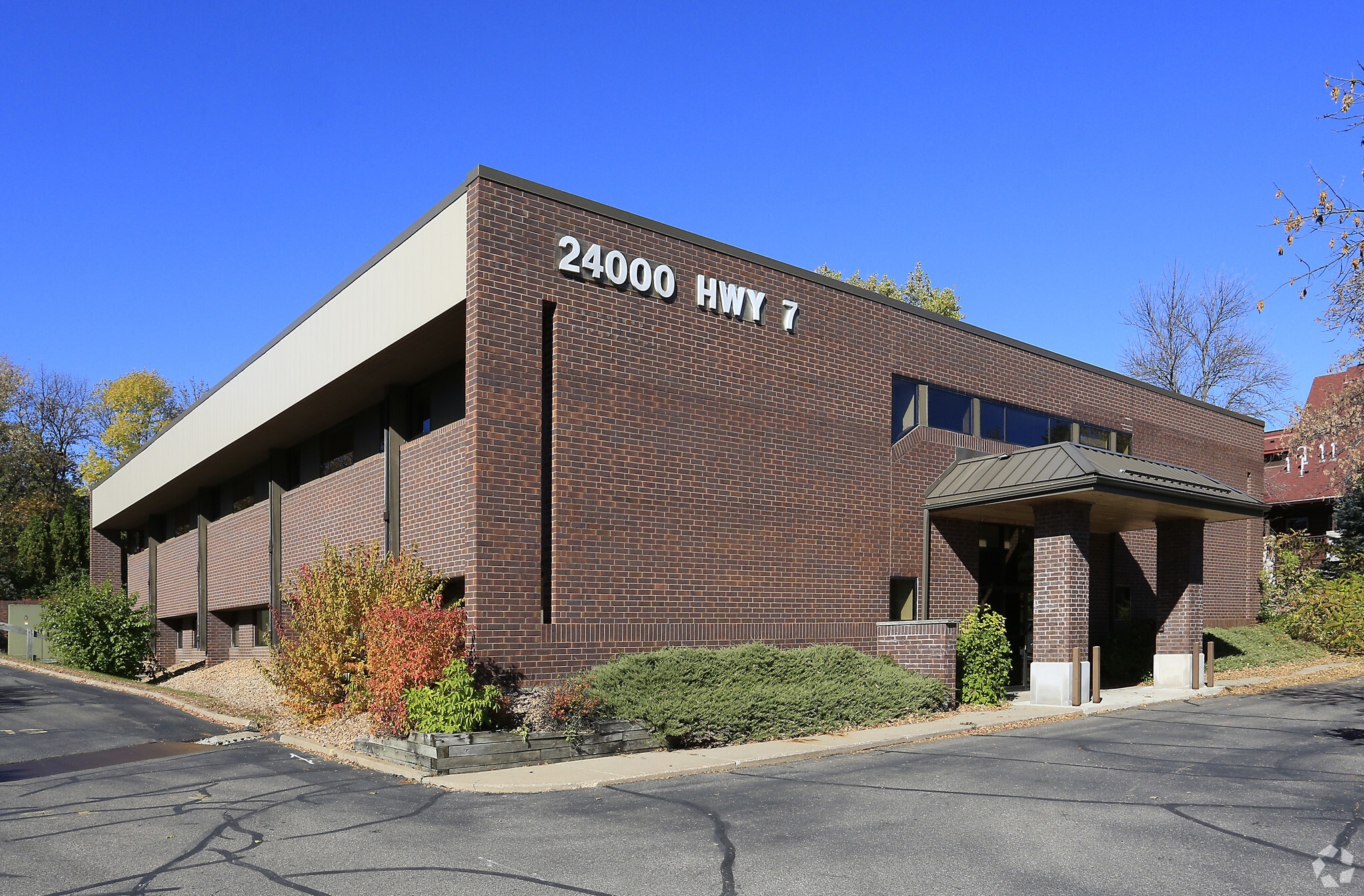 24000 Hwy 7, Shorewood, MN for lease Primary Photo- Image 1 of 3