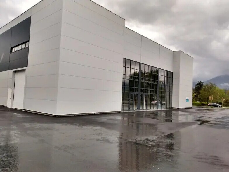 Retail in Montmélian for lease - Building Photo - Image 1 of 15