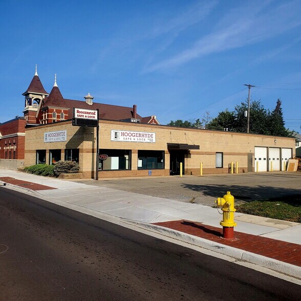 1033 Leonard St NW, Grand Rapids, MI à louer - Photo du bâtiment - Image 1 de 3