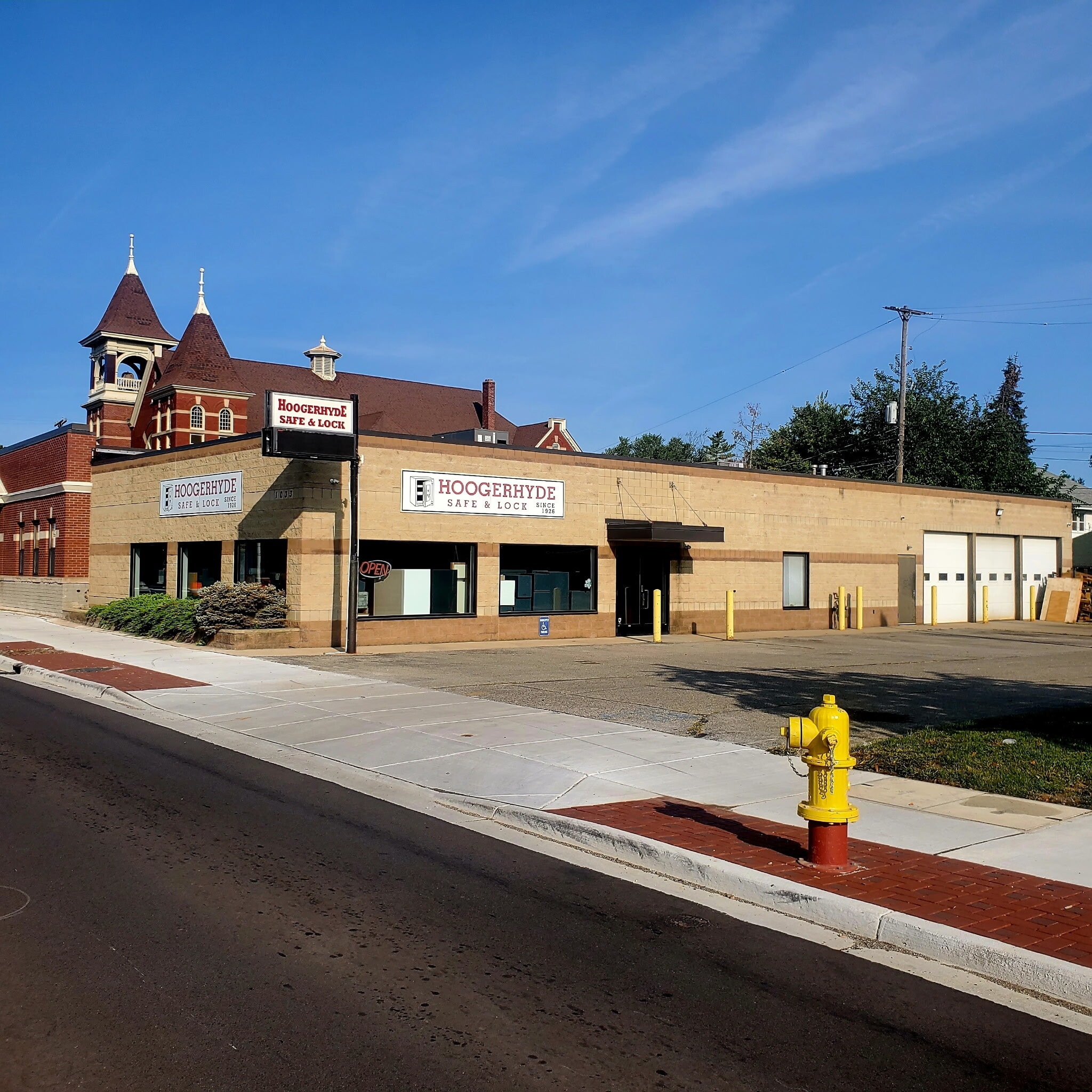 1033 Leonard St NW, Grand Rapids, MI for lease Primary Photo- Image 1 of 7