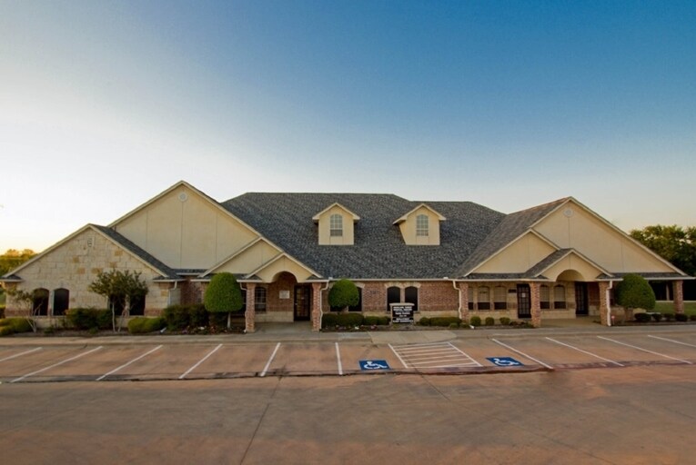 2012 Justin Rd, Highland Village, TX à louer - Photo du bâtiment - Image 3 de 6