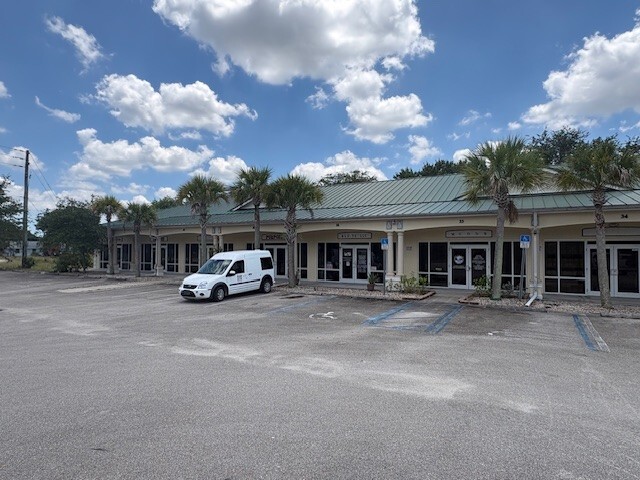 9045 Americana Way, Vero Beach, FL for lease Primary Photo- Image 1 of 9