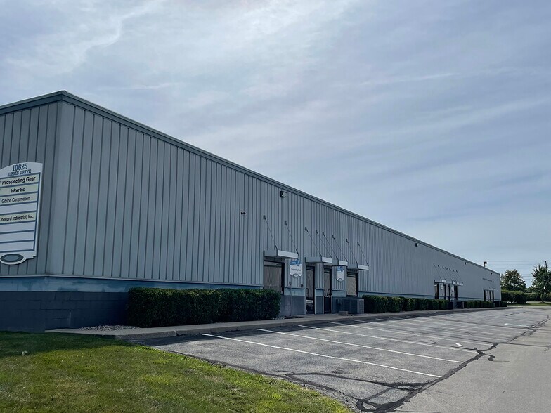 10645 Deme Dr, Indianapolis, IN à louer - Photo du bâtiment - Image 1 de 2