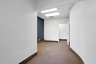 5843-5847 Ch De La Côte-Des-Neiges, Montréal, QC for lease Interior Photo- Image 2 of 4