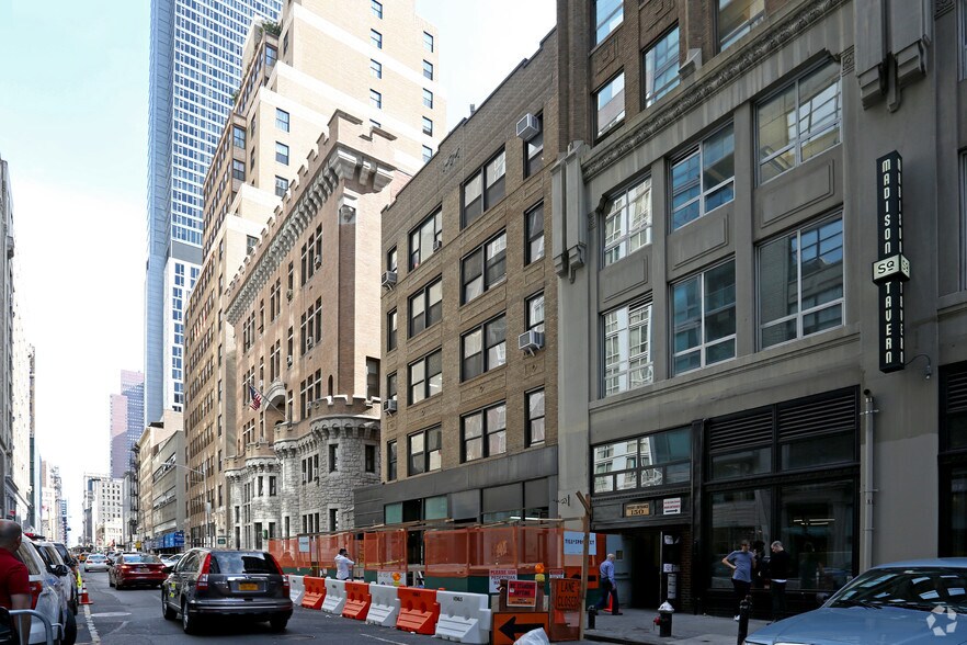 140 W 30th St, New York, NY à louer - Photo du bâtiment - Image 3 de 4