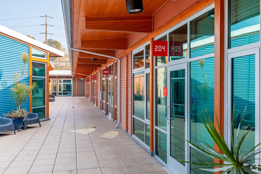 662 Encinitas Blvd, Encinitas, CA à louer - Photo du bâtiment - Image 2 de 7