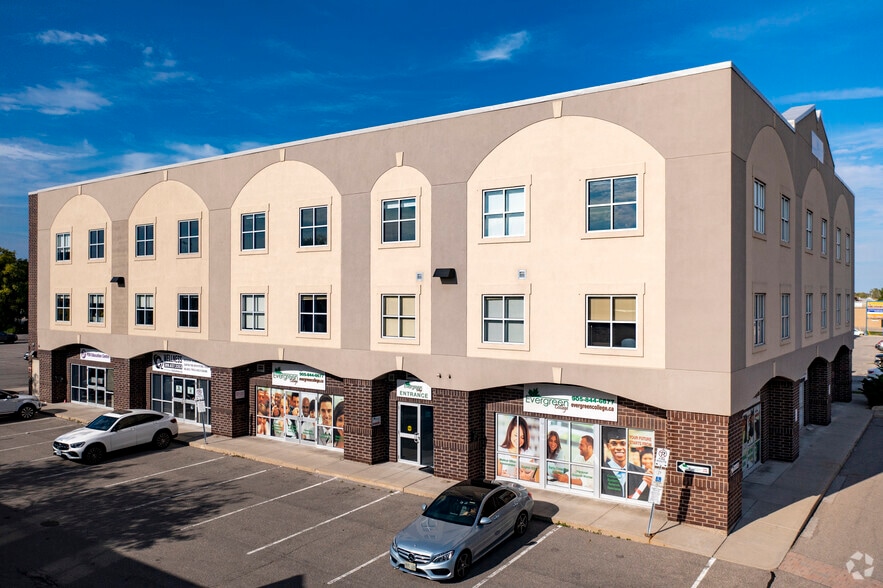 165 Cross Ave, Oakville, ON for lease - Building Photo - Image 2 of 10