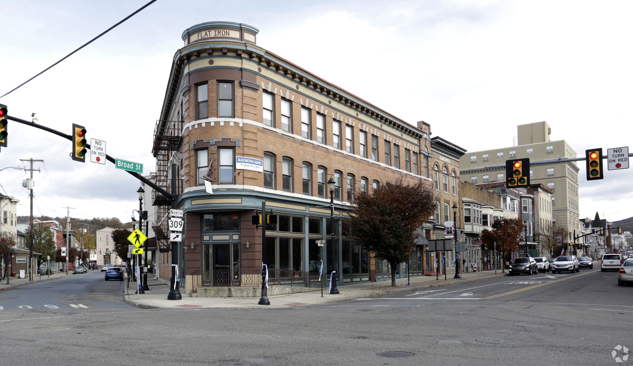 43 Broad Street #multiple properties, portefeuille de 3 propriétés à vendre sur LoopNet.ca Photo principale- Image 1 de 20