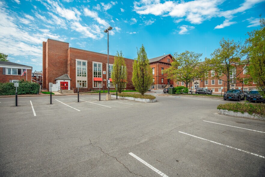 15 Green St, Newburyport, MA à louer - Photo du bâtiment - Image 2 de 9