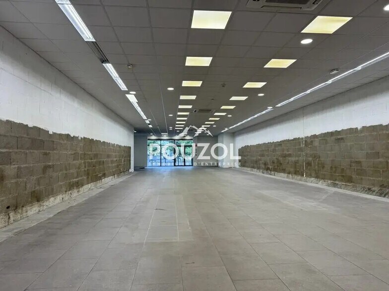 Retail in Aubière for sale - Building Photo - Image 2 of 12