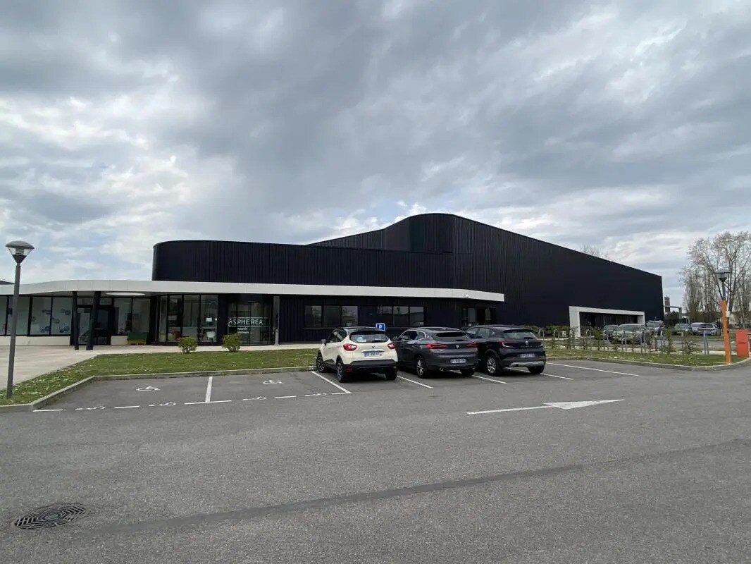 8 Rue Du Maréchal De Lattre De Tassigny, Élancourt for lease Building Photo- Image 1 of 11