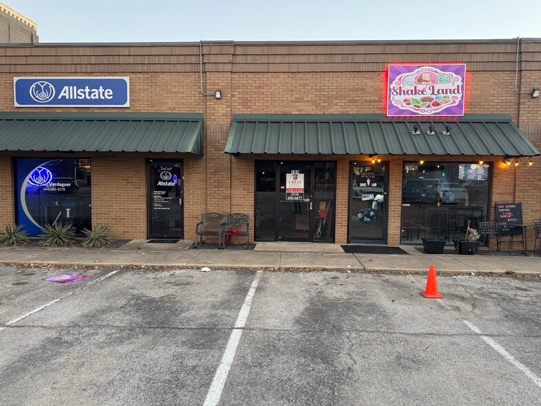 190 W Main St, Lewisville, TX for lease - Building Photo - Image 2 of 4