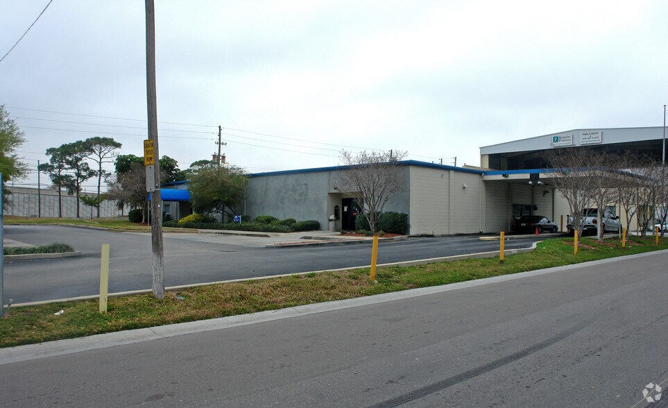 6003 126th Ave N, Clearwater, FL à louer - Photo du bâtiment - Image 2 de 11