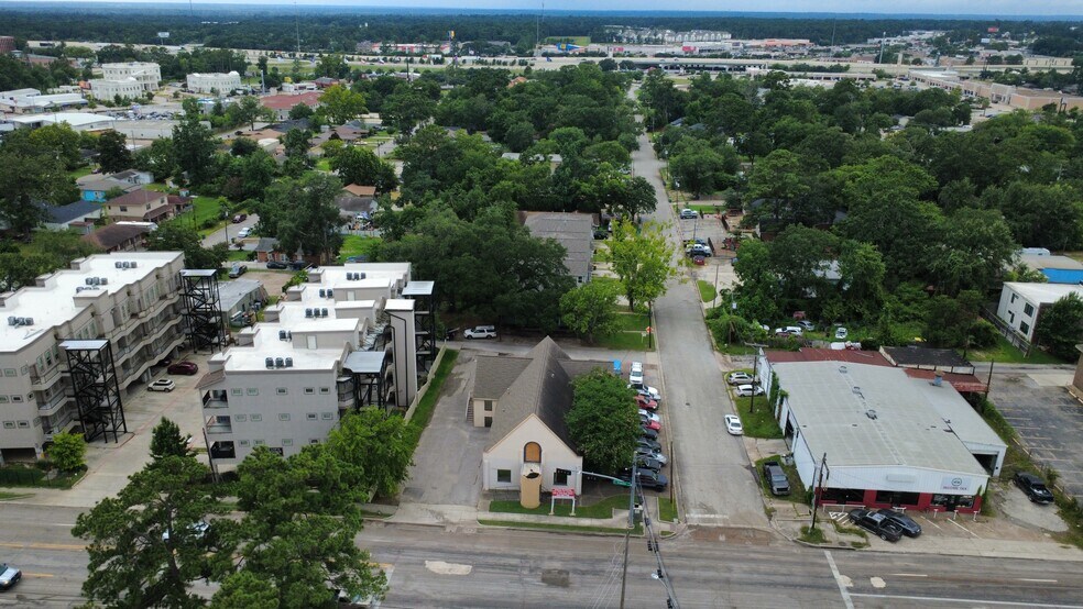 729 N Frazier St, Conroe, TX à vendre - Photo du bâtiment - Image 2 de 19