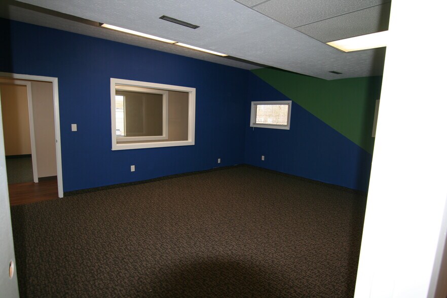 275 Martinel Dr, Kent, OH à vendre - Photo du bâtiment - Image 2 de 9